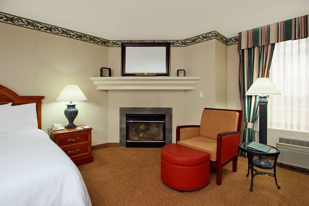 Hilton Garden Inn Сейнт Чарлз Стая снимка